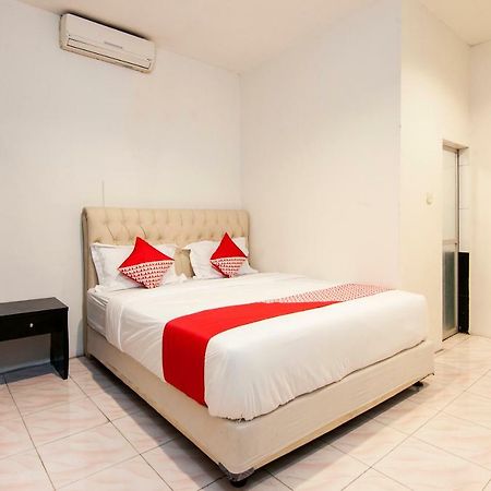 Oyo 529 Hotel Paninda Medan Kültér fotó