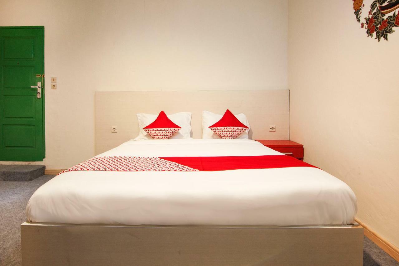 Oyo 529 Hotel Paninda Medan Kültér fotó