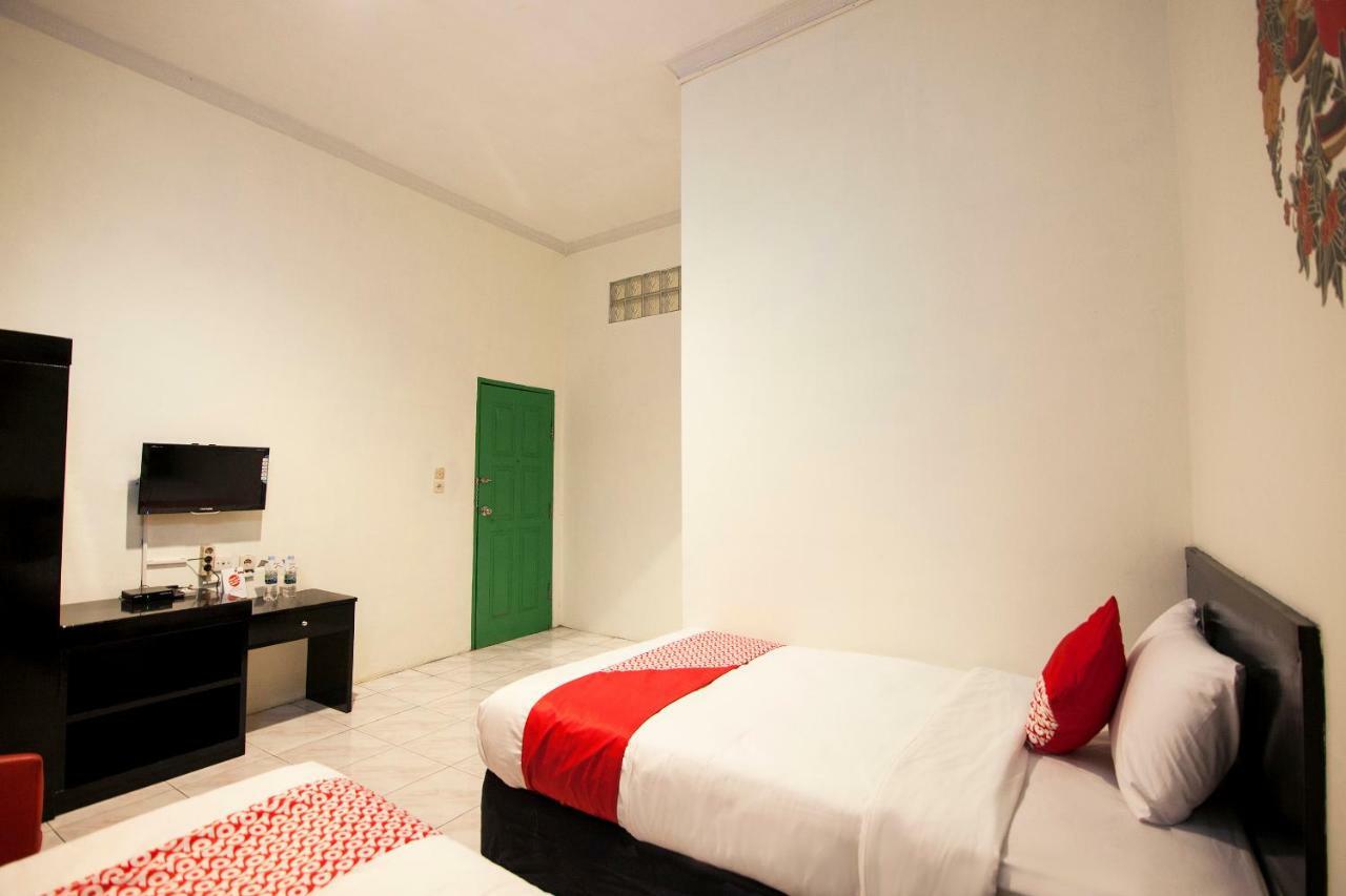 Oyo 529 Hotel Paninda Medan Kültér fotó