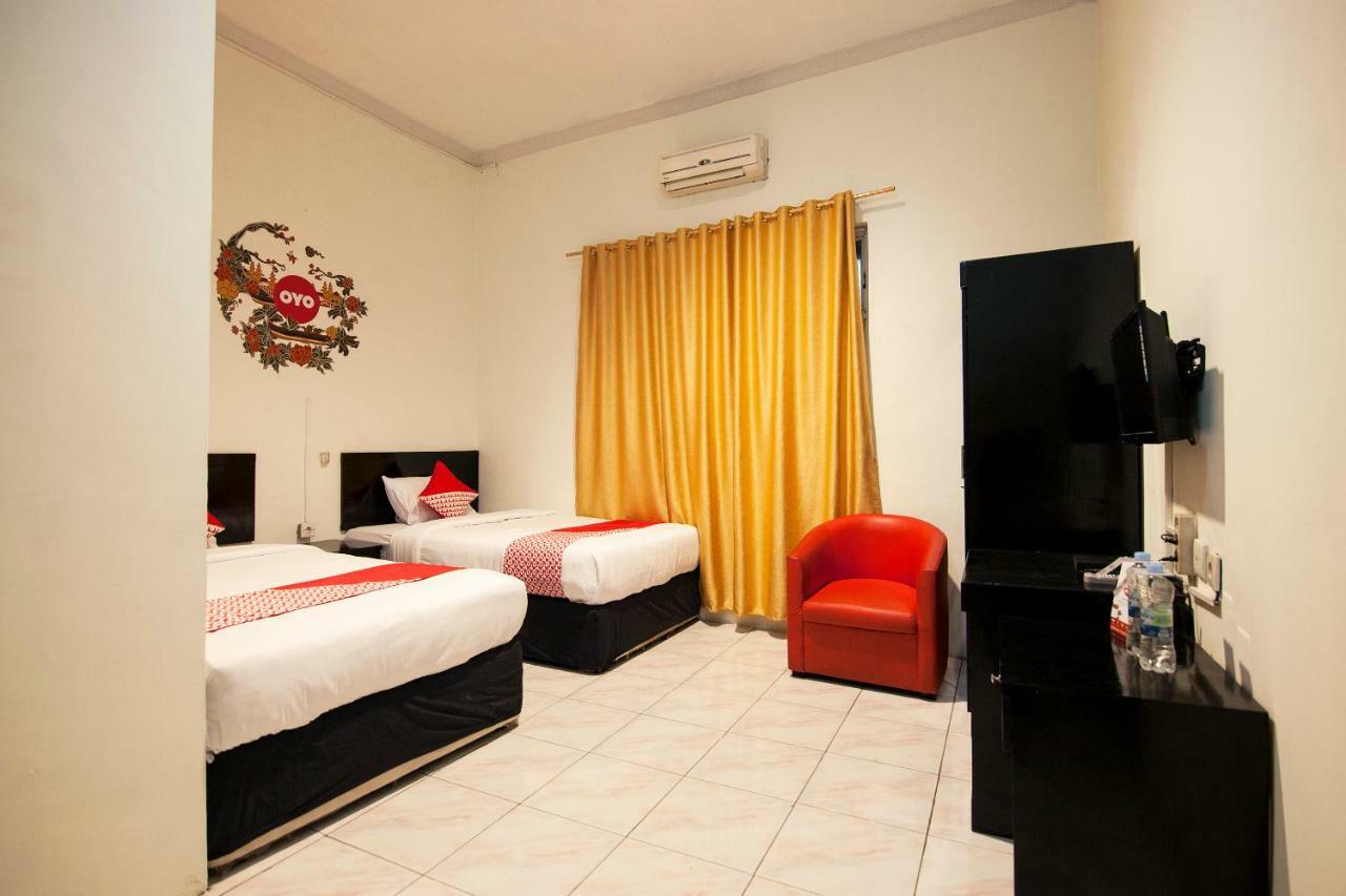 Oyo 529 Hotel Paninda Medan Kültér fotó