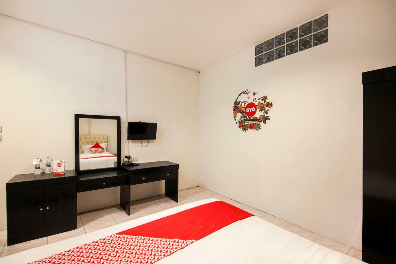 Oyo 529 Hotel Paninda Medan Kültér fotó