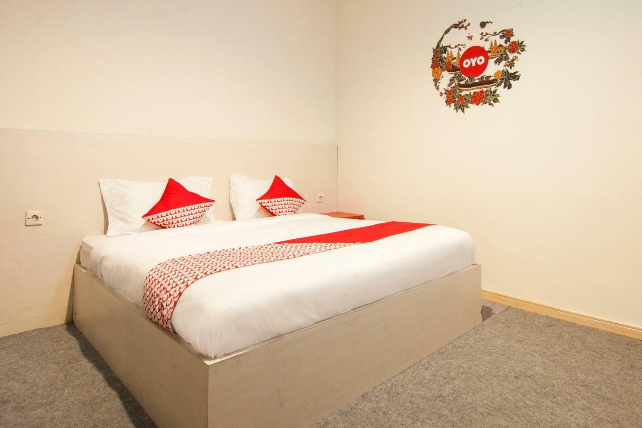 Oyo 529 Hotel Paninda Medan Kültér fotó