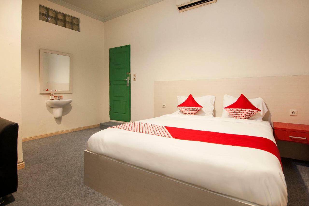 Oyo 529 Hotel Paninda Medan Kültér fotó