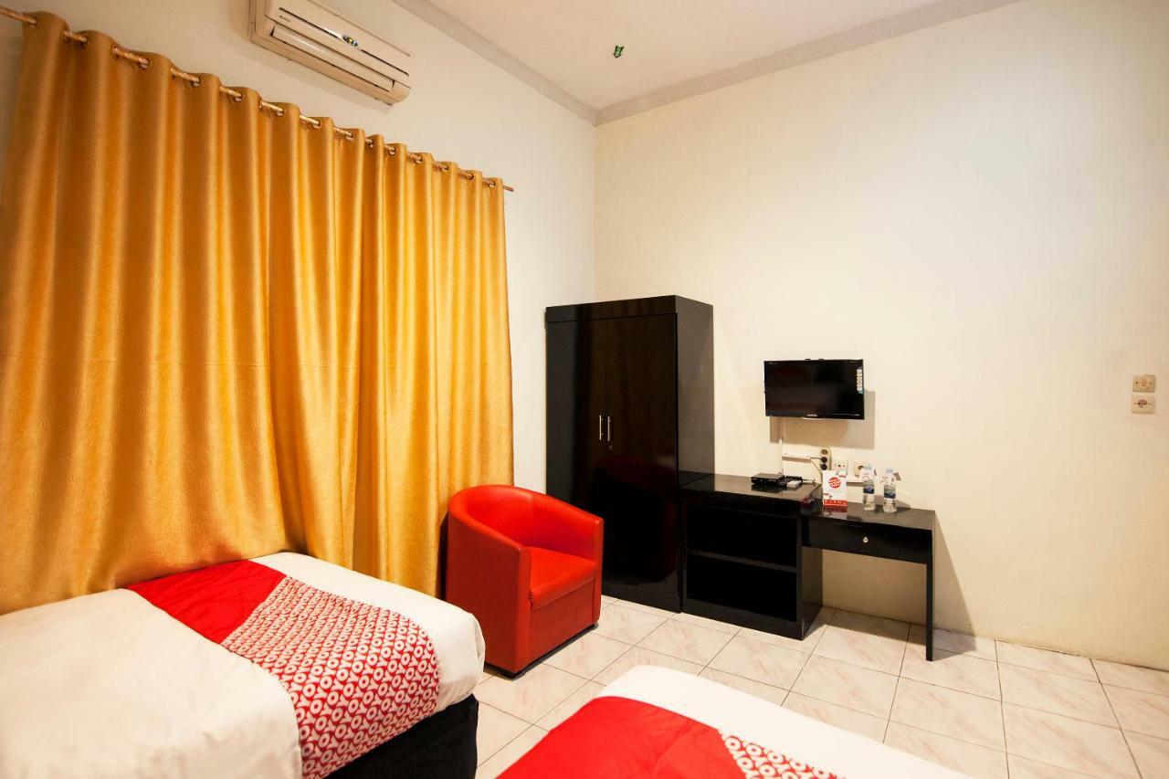 Oyo 529 Hotel Paninda Medan Kültér fotó